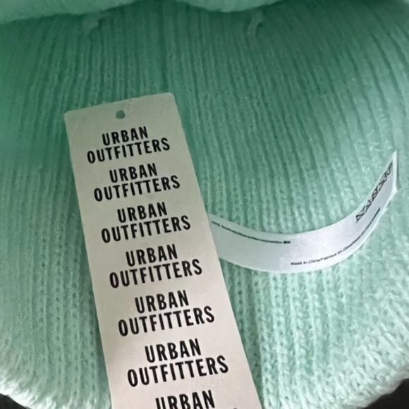 Urban Outfitters UO Ribbed Pompom Green Mint Beanie NWT ❄️🍁 - Picture 7 of 8